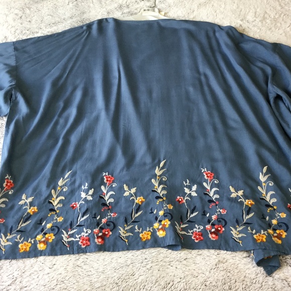 A Beautiful soul embroidered kimono/duster plus 2X - Picture 13 of 15